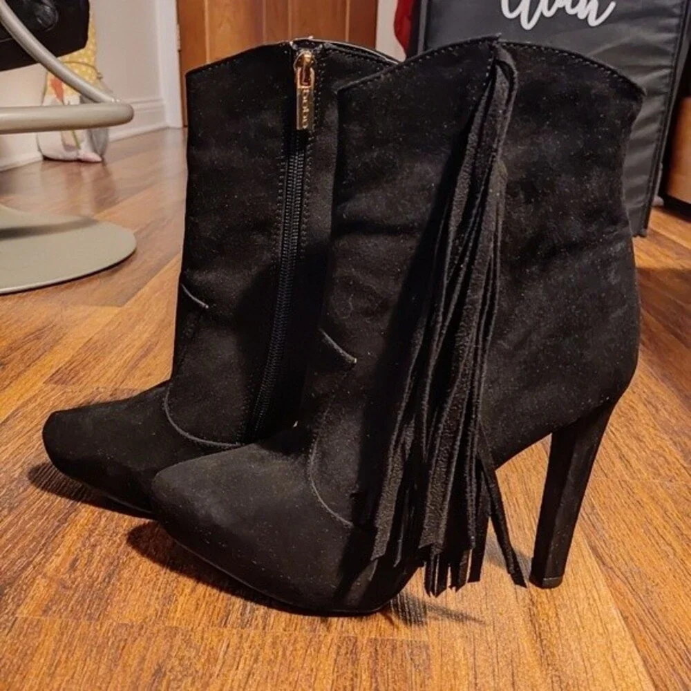 NWOB Bebe black Heeled Fringed booties boots Size 7